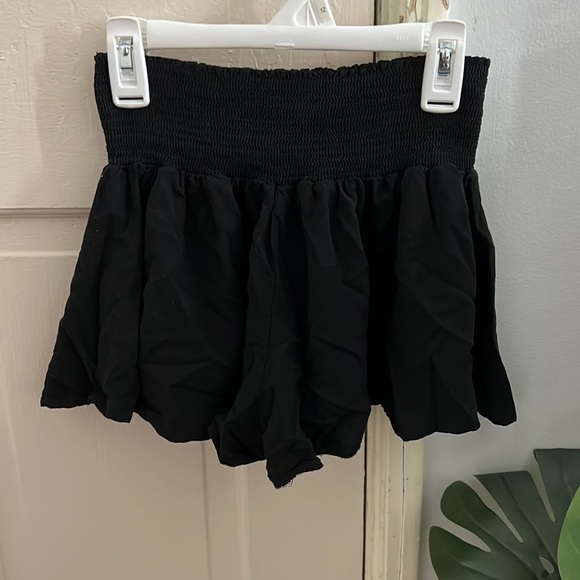 Brandy Melville Flow Shorts - Picture 1 of 2